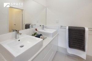 Bardon Ensuite